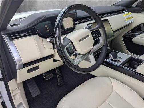 2025 Land Rover Range Rover P400 SE