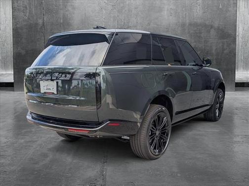 2025 Land Rover Range Rover P530 SE