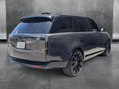 2025 Land Rover Range Rover P530 SE 7 Seat