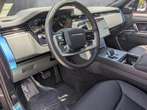 2025 Land Rover Range Rover P530 SE 7 Seat