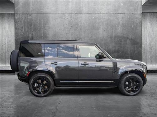 2024 Land Rover Defender 110 P400 X-Dynamic SE