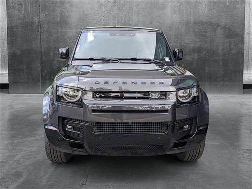 2024 Land Rover Defender 110 P400 X-Dynamic SE