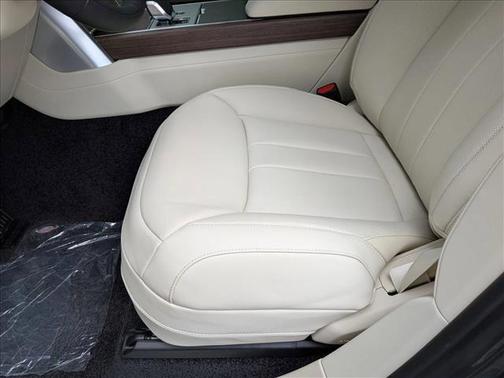 Eiger Grey Metallic 2026 Land Rover Range Rover P550e SE