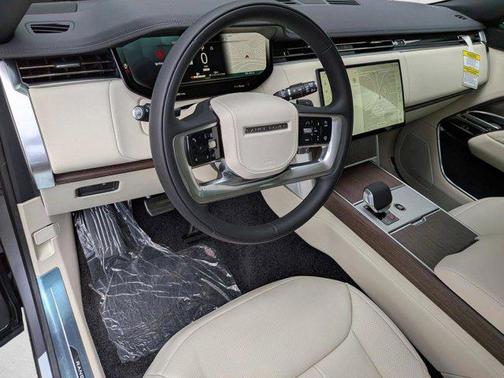 Eiger Grey Metallic 2026 Land Rover Range Rover P550e SE