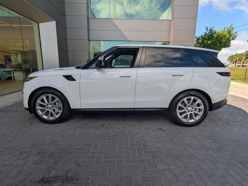 2025 Land Rover Range Rover Sport SE