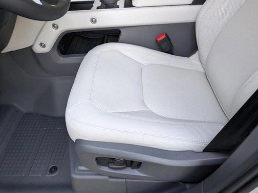 Borasco Grey Metallic 2026 Land Rover Defender P400 X-Dynamic SE