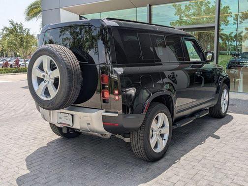 2025 Land Rover Defender 110 P300
