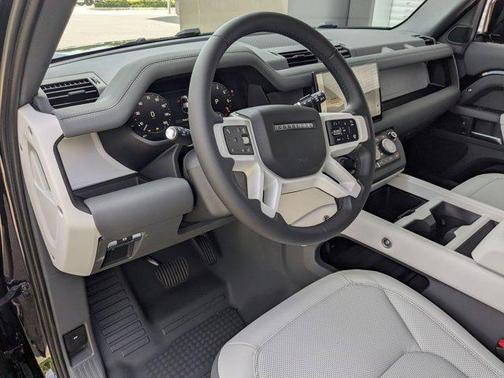 2025 Land Rover Defender 110 P300
