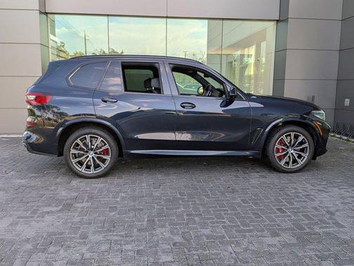 2022 BMW X5 M50i