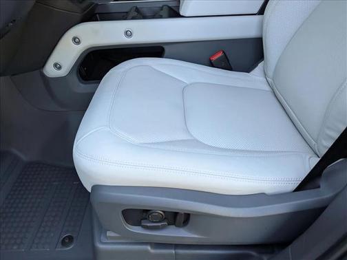 2026 Land Rover Defender P400 X-Dynamic SE