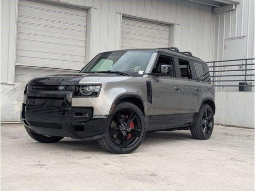 Silicon Silver Premium Metallic 2025 Land Rover Defender 110 P400 X