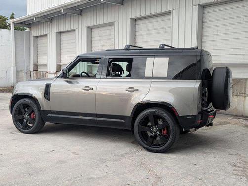 Silicon Silver Premium Metallic 2025 Land Rover Defender 110 P400 X