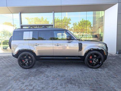 Silicon Silver Premium Metallic 2025 Land Rover Defender 110 P400 X