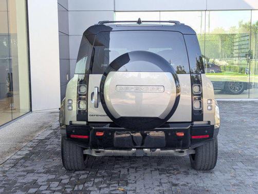 Silicon Silver Premium Metallic 2025 Land Rover Defender 110 P400 X