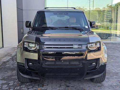 Silicon Silver Premium Metallic 2025 Land Rover Defender 110 P400 X