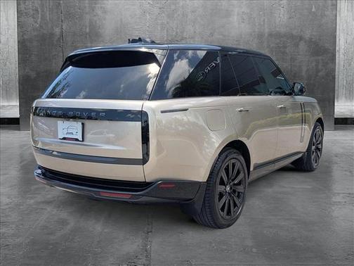 2025 Land Rover Range Rover P550e SE
