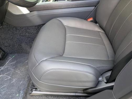 Fuji White 2026 Land Rover Range Rover P400 SE