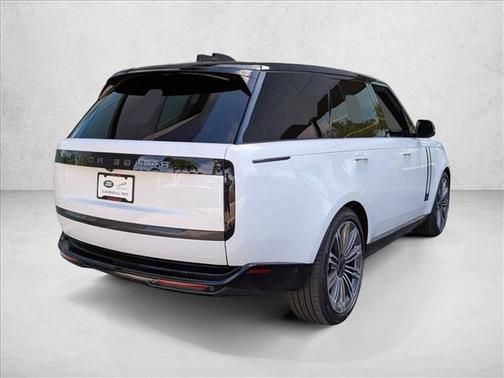 Fuji White 2026 Land Rover Range Rover P400 SE