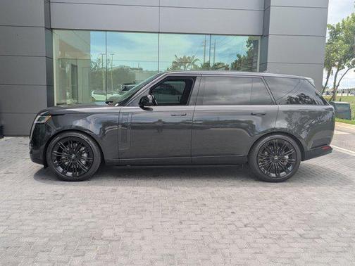 2025 Land Rover Range Rover P530 SE 7 Seat