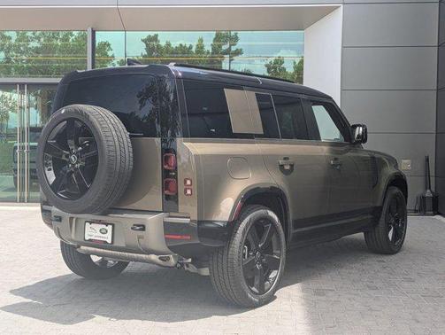 2025 Land Rover Defender 110 P400 X-Dynamic SE