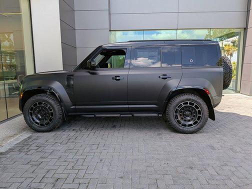 Narvik Black 2026 Land Rover Defender P635 OCTA Black