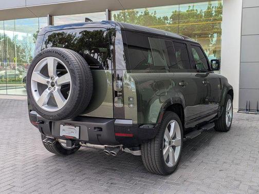 2026 Land Rover Defender P500 X-Dynamic SE