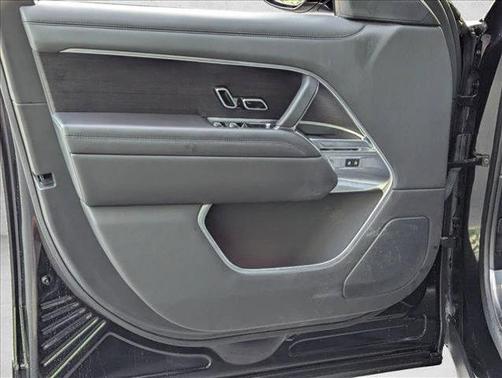 Santorini Black Metallic 2025 Land Rover Range Rover P550e SE