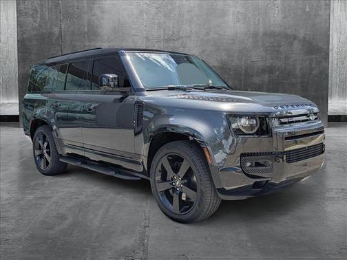 2025 Land Rover Defender 130 P400 X-Dynamic SE