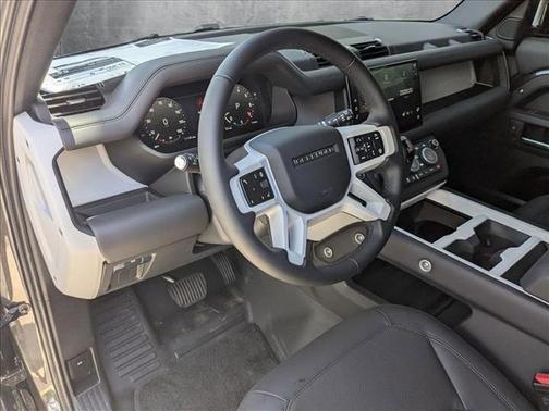 2025 Land Rover Defender 130 P400 X-Dynamic SE