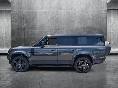 2025 Land Rover Defender 130 P400 X-Dynamic SE