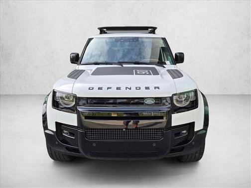 Fuji White 2023 Land Rover Defender 90 SE
