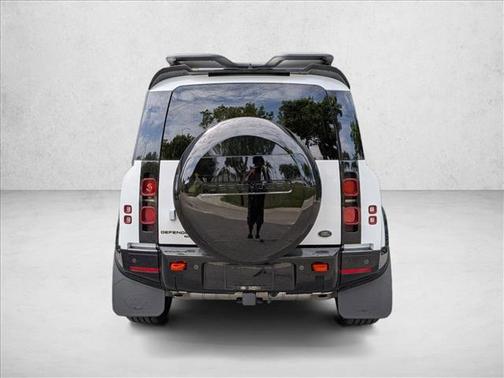 Fuji White 2023 Land Rover Defender 90 SE