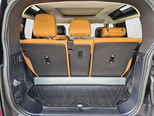 Fuji White 2023 Land Rover Defender 90 SE