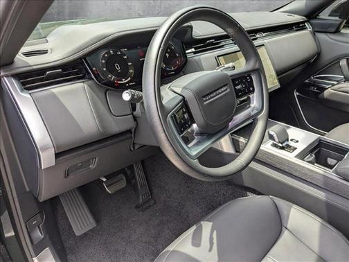 2025 Land Rover Range Rover P400 SE