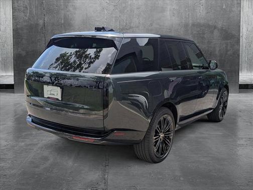 2025 Land Rover Range Rover P400 SE
