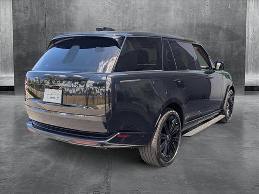 2025 Land Rover Range Rover P530 SE 7 Seat