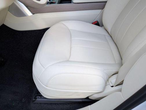 2026 Land Rover Range Rover P400 SE 7 Seat