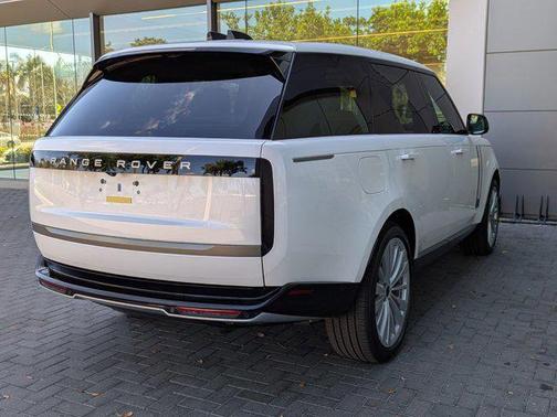 2026 Land Rover Range Rover P400 SE 7 Seat