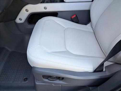 2026 Land Rover Defender P400 X-Dynamic SE