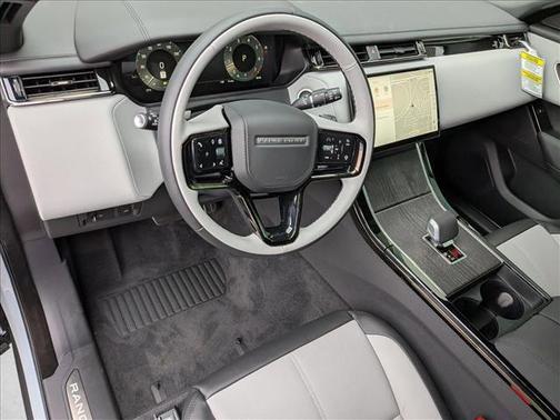 2026 Land Rover Range Rover Velar P250 SE R-Dynamic