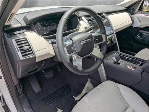 2025 Land Rover Discovery P300 S