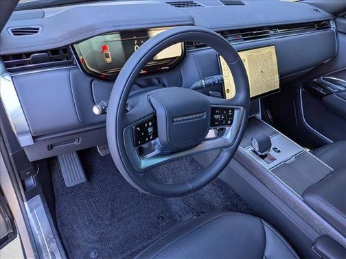 2025 Land Rover Range Rover P530 SE