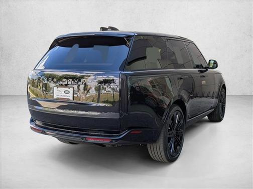 2026 Land Rover Range Rover P530 SE