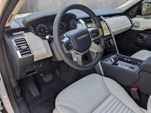 2025 Land Rover Discovery P300 S