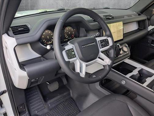 2025 Land Rover Defender 130 P400 X-Dynamic SE