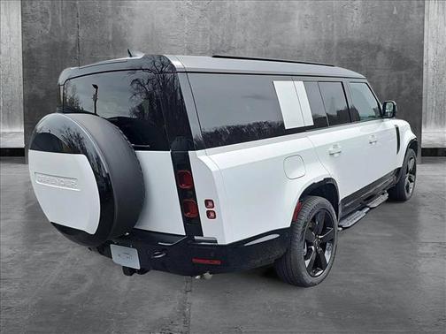 2025 Land Rover Defender 130 P400 X-Dynamic SE