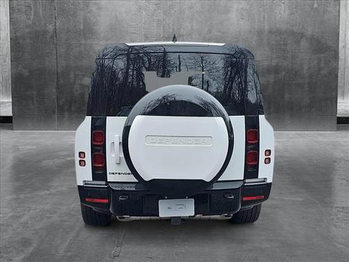 2025 Land Rover Defender 130 P400 X-Dynamic SE