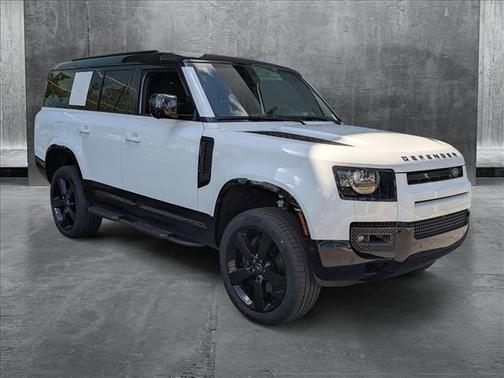 2025 Land Rover Defender 130 P400 X-Dynamic SE