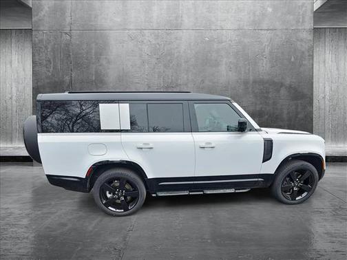 2025 Land Rover Defender 130 P400 X-Dynamic SE