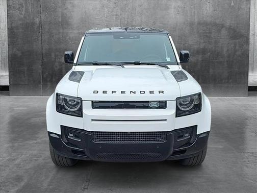 2025 Land Rover Defender 130 P400 X-Dynamic SE